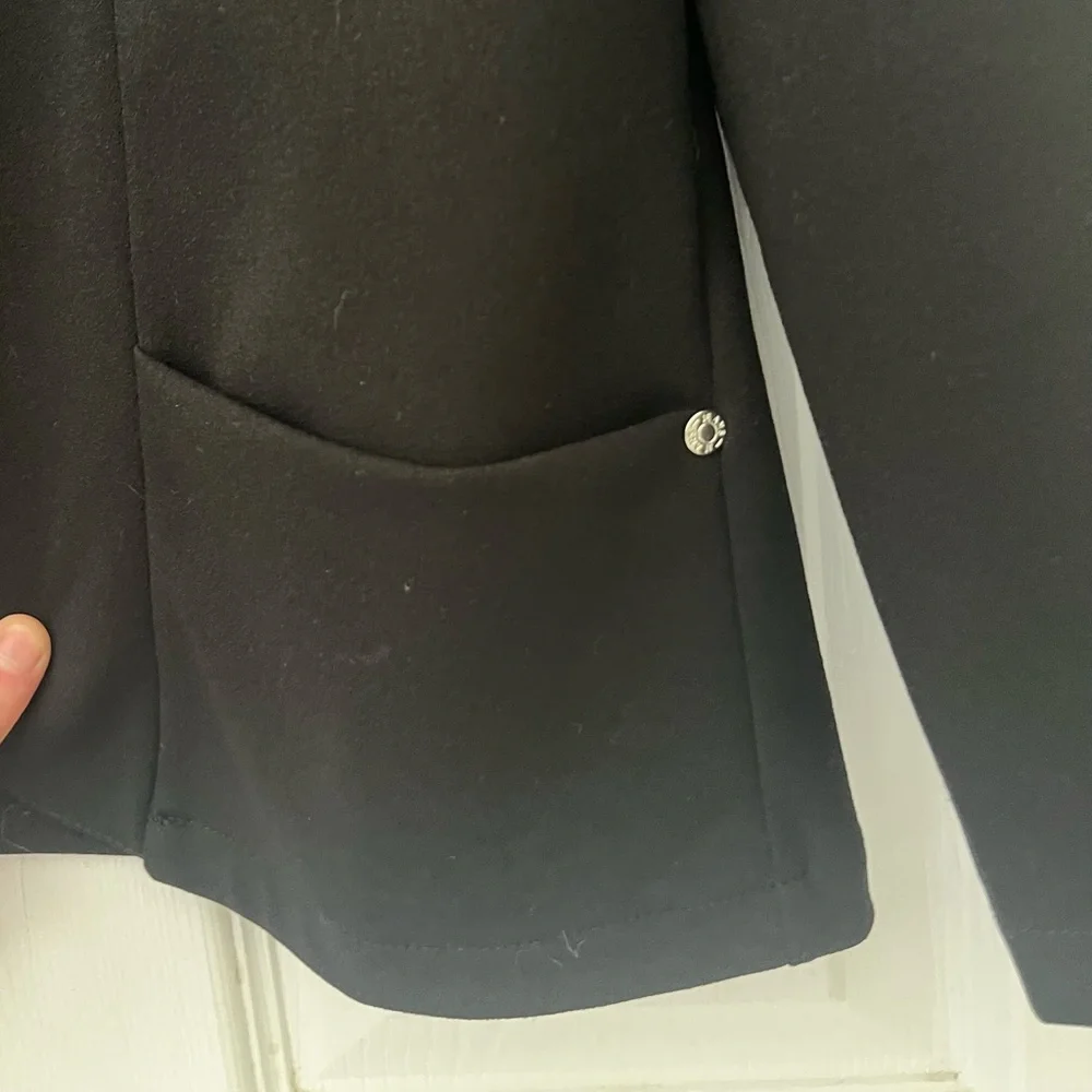 Women’s Small black blazer with pockets - Picture 3 of 4